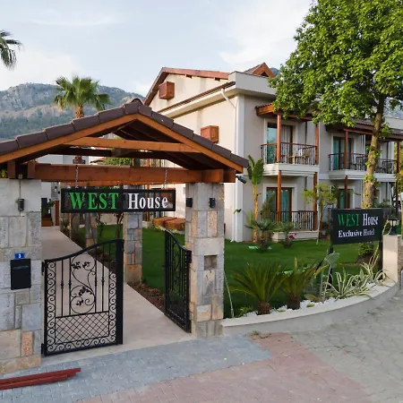 West House Exclusive فندق *