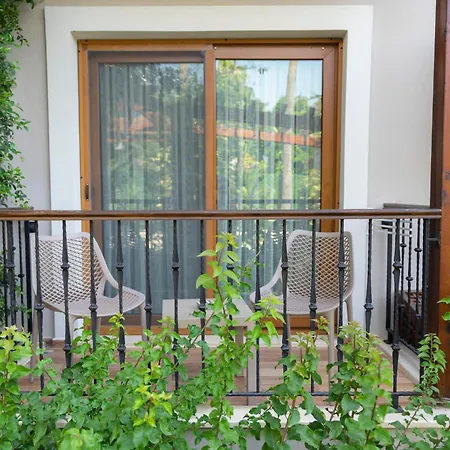West House Exclusive فندق