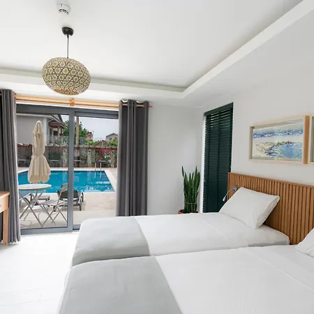 West House Exclusive Отель