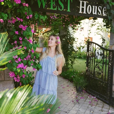 Отель West House Exclusive
