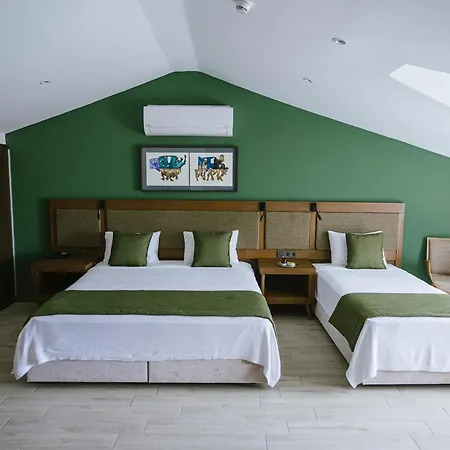 Отель West House Exclusive *