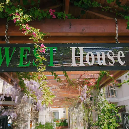 West House Exclusive * 戈西克