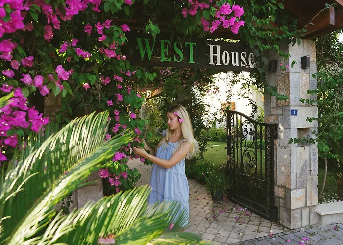 Hotel West House Exclusive